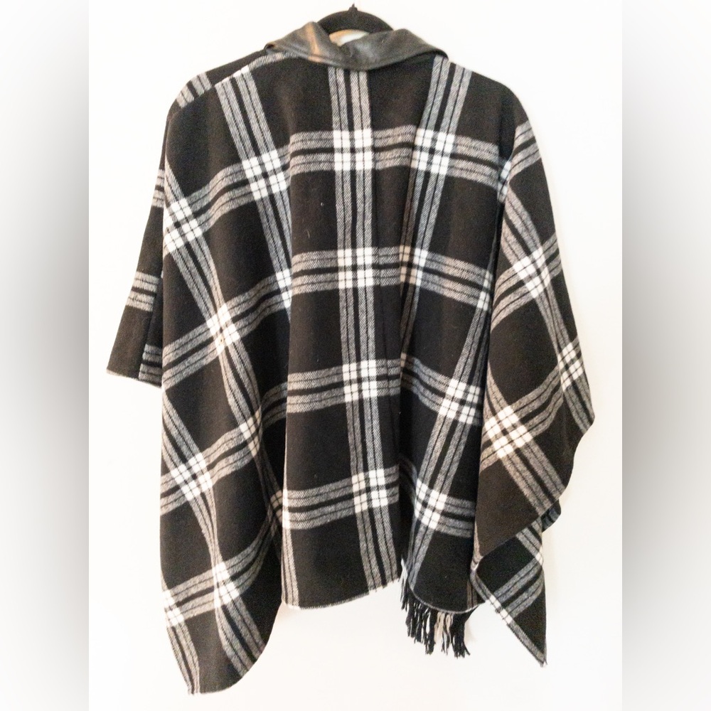 Rock & Republic Black White Plaid Poncho Wrap Faux Leather Collar S - Picture 3 of 6